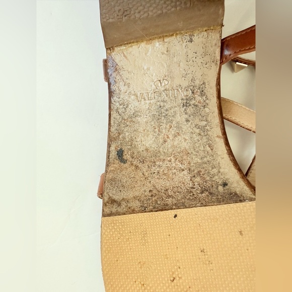 Valentino Garavani Brown leather Gold Rockstud ankle strap flat sandals EU 39.5 - Picture 8 of 13